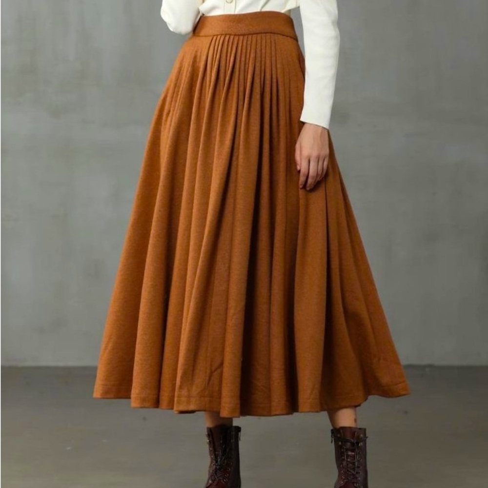 Linennaive 100% wool circle skirt